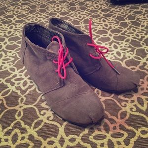 Size 9 Toms wedges